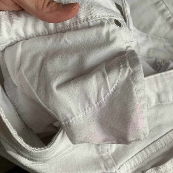 ⭐️ Joe’s Jeans Chelsea White Jeans ⭐️ - Picture 5 of 7